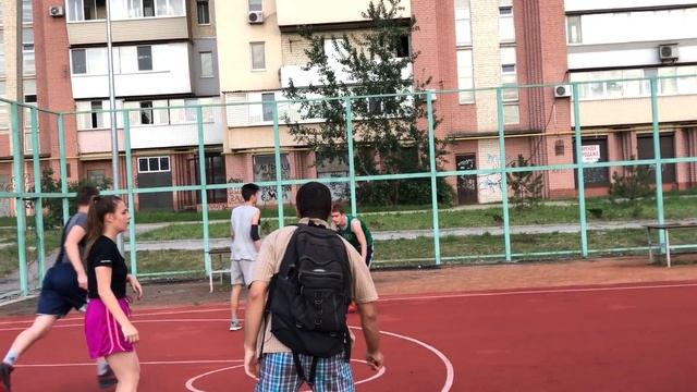БАСКЕТБОЛИСТ ПРИТВОРИЛСЯ БОТАНОМ НА БАСКЕТБОЛЕ | БАСКЕТБОЛЬНЫЙ ПРАНК