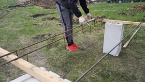6. Добиваем опалубку и собираем арматуру
