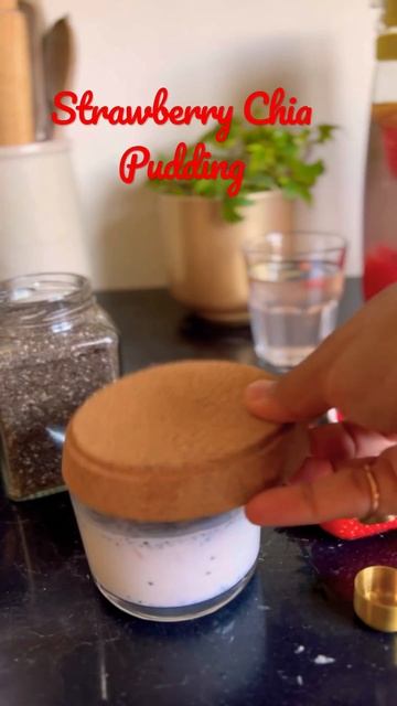 Strawberry Chia Pudding Easy & Healthy Mid day snack Recipe for Weight Loss #shorts #shortsvideo смотреть онлайн
