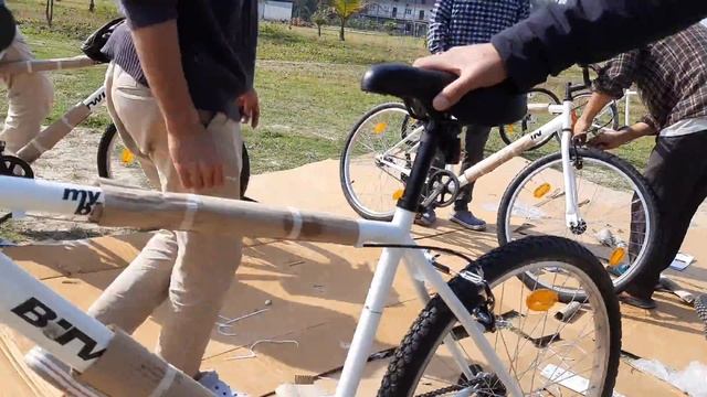 Assembling BTWIN bicycle in 10 minutes, fast forwarded in 47 sec. easy to fix comfortable to ride. смотреть онлайн