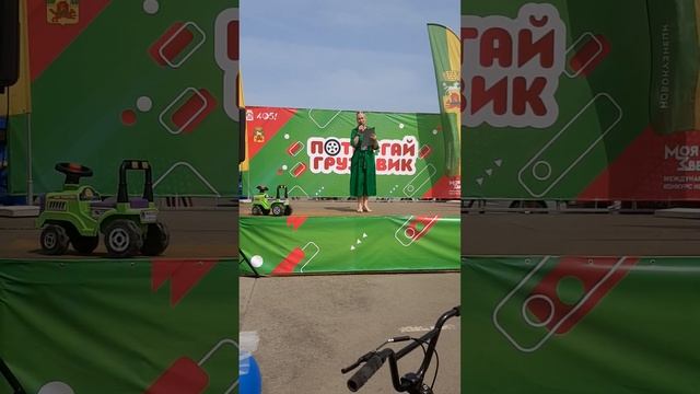 03.06.2023 г. Новокузнецк возле ТЦ.Планеты, Потрогай грузовик. смотреть онлайн