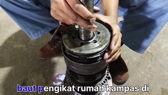 BONGKAR KAMPAS MESIN BUBUT PAKE TENAGA DALAM!!!🙄@ibrahim_hamja смотреть онлайн