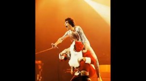 Qween - Show Must Go On (600 photo Freddie Mercury)