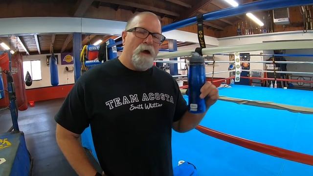 Professional Boxing Coach's Bag | What's inside?! смотреть онлайн