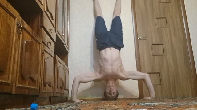 10 отжиманий у стены.Вес 85, рост 188 смотреть онлайн