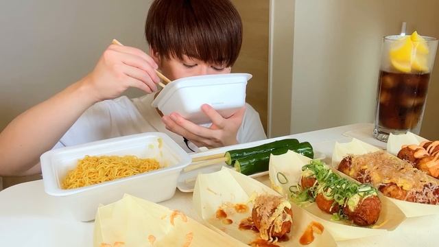 ASMR 揚げたこ焼き Takoyaki EATING SOUNDS | 咀嚼音 | MUKBANG | 먹방 смотреть онлайн