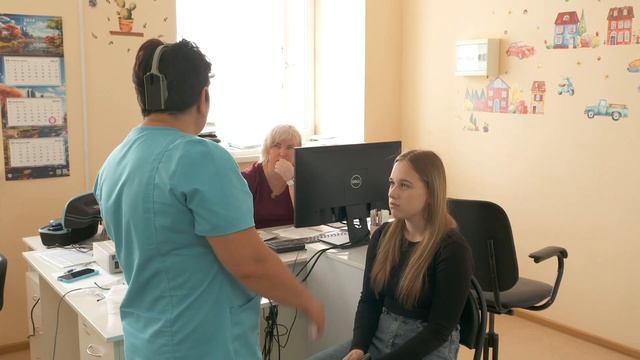 В День защиты детей в детской поликлинике Кировска провела прием врач-оториноларинголог