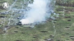 БМП Bradley уничтожает два русских БТР-82А, набитых пехотой