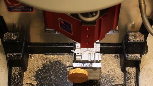 How to use V8/X6 Key Cutting Machine to make HU83 for Peugeot without original key смотреть онлайн