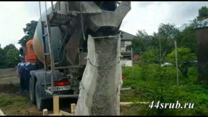 Заливка бетона для ленточного фундамента