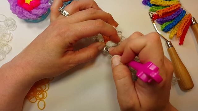 Button (pin back) Flower Tutorial by feelinspiffy (Rainbow Loom) смотреть онлайн