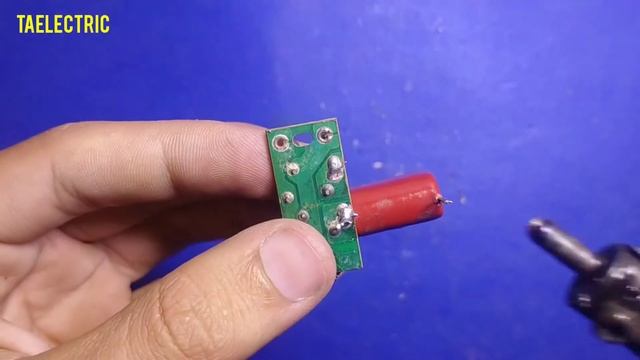 How to Power a 12 Volt DC Motor with an AC Adapter | DC Motor Hacks: Run Them on Alternating Curren смотреть онлайн