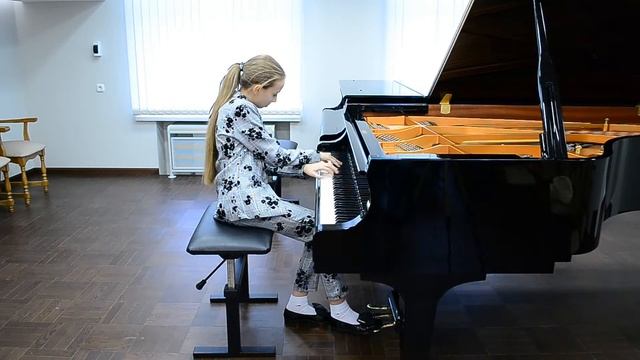 Кабирова Биата, фортепиано, средняя группа. смотреть онлайн