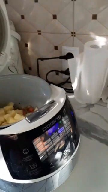 Картошка с мясом в мультиварке. Картофель по-домашнему в мультиварке. Жаркое в мультиварке. смотреть онлайн