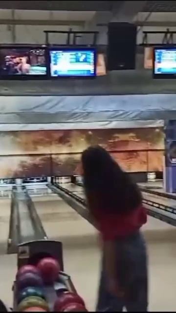 Не опускай рук, не закрывай глаз. Кто знает, а вдруг звезды считают нас... смотреть онлайн