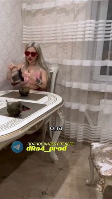 Заскочила к одинокому парня на 14 февраля и... 🥰 #shorts смотреть онлайн