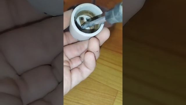 Сломанный патрон люстры / Broken chandelier socket