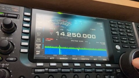 Icom IC-7700 im Betrieb