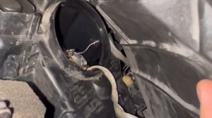 Infiniti g25 g35 g37 how to change xenon bulb замена лампочки ксенона D2S Neolux