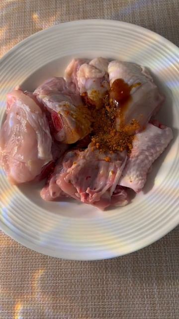 简单又方便的快手菜：鸡肉用生抽蚝油烧烤料腌制，放入空气炸锅即可。#一人食