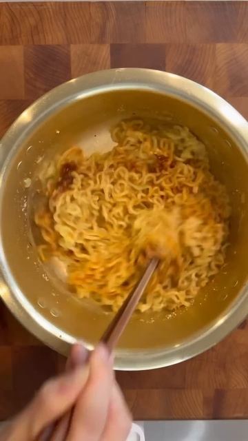 Trying to shin ramen Toomba flavor #shorts смотреть онлайн