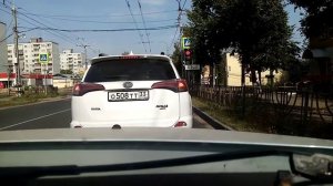 Как машина едет внутри смести музыкой разговор