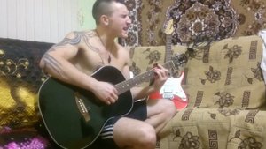 Красиво спел под гитару
