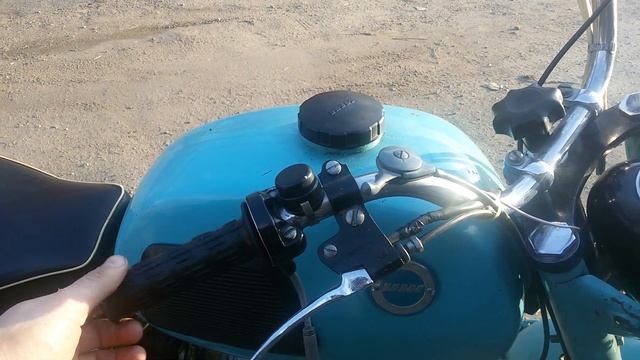 ИЖ Юпитер 3К запуск рукой.izh jupiter 3k start the engine by hand смотреть онлайн