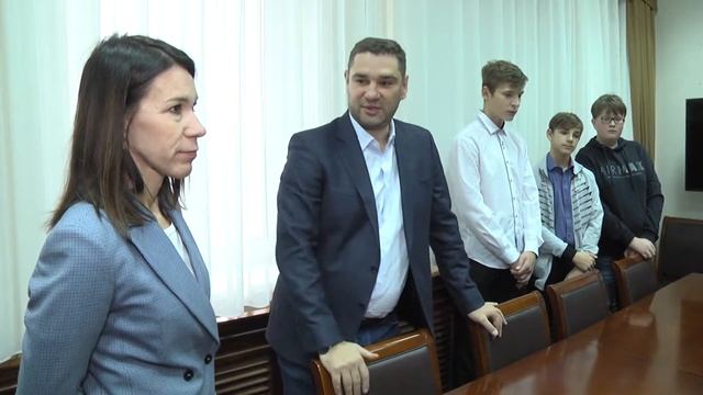 03.11.19 В заксобрании прошла экскурсия для школьников и студентов смотреть онлайн