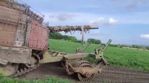 Российский танк «Царь-мангал» с минными тралами и защитой против FPV-Дронов.