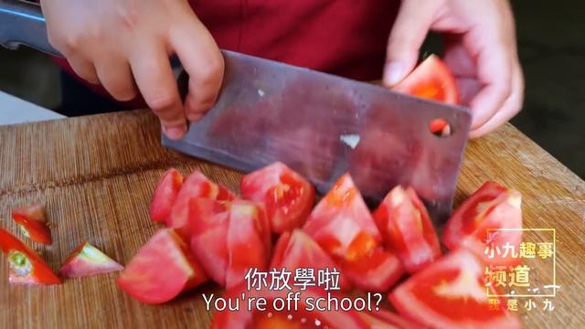 媳婦做土豆燉排骨，加2個蕃茄，湯汁拌飯吃得好爽 | Potatoes and spareribs with 2 tomatoes, delicious смотреть онлайн