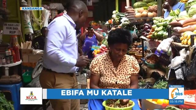 Abasuubuzi mu katale ke Kansanga ekintu bakiwanise, kati ennyanya bazipimira mu kilo #EbifaMuKatale смотреть онлайн