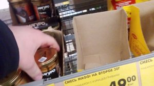 Пришёл в магазин чижик посмотреть новинки. Очень интересный выбор товаров.