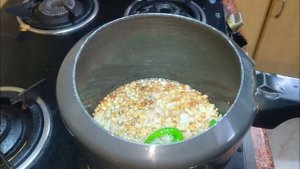 तोरी की टेस्टी चटपटा सब्जी बनाने का नया तारिका | how to make tori ki sabji in cooker | tori ki sabj