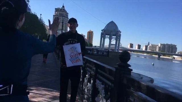 BI marathon 2019. Рядом Сауле Сергазинова 👍 пробежали с ней 21 км. смотреть онлайн