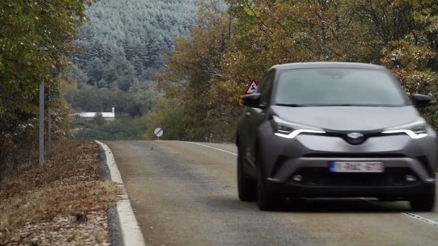 Toyota C-HR смотреть онлайн