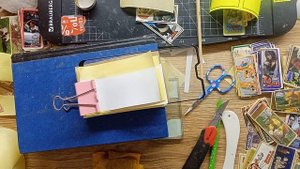 Как выровнять наклейку от жвачки - Порядок действий .