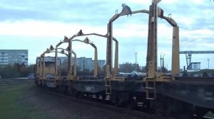 Грузовой тепловоз 2М62-0535 с ремонтным поездом.