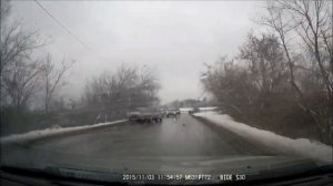 Фура снесла ограничитель высоты