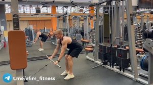 Тяга нижнего блока к поясу стоя в наклоне - техника выполнения