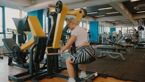 9 ТЯГА В ТРЕНАЖЕРЕ ГОРИЗОНТАЛЬНЫЙ ХАММЕР