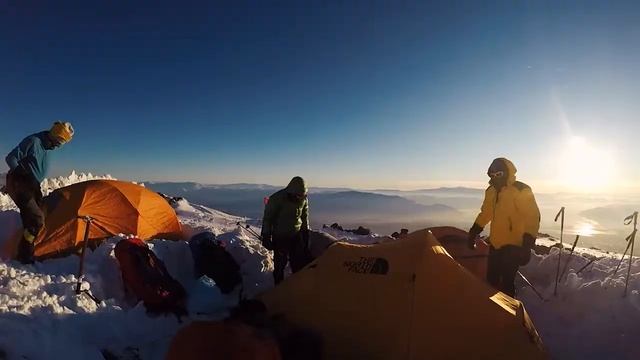Attempt to climb Mount Ararat in winter in a 115 km storm in Turkey смотреть онлайн
