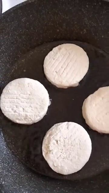 ЧТО МОЖНО ПРИГОТОВИТЬ ВКУСНО И БЫСТРО НА ЗАВТРАК СЫРНИКИ ПО-ДОМАШНЕМУ НА СКОВОРОДЕ