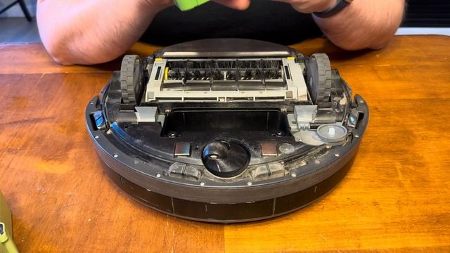 iRobot Roomba 675 Battery Replacement with a Roomba® 3300 Lithium Ion Battery. смотреть онлайн