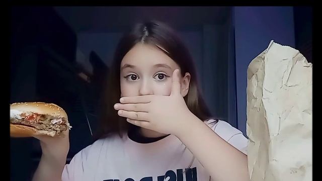 Пробую блюда из Ресторана вкусно и точка 🍔✨ смотреть онлайн