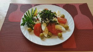 Готовим быстро и вкусно! Салат с яйцом и помидорами
