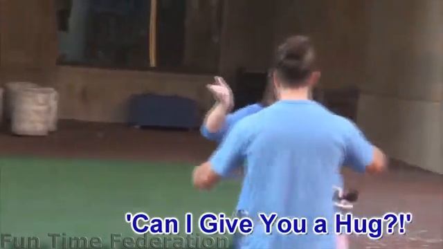 Какая красивая девушка у вас за спиной