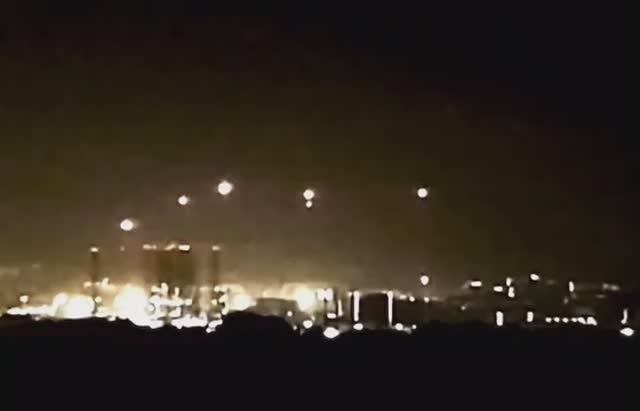 Яркие Шары Выпускающие Дроны