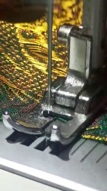 Satisfying Video...Zig Zag border stitch with Singer Promise 1408. смотреть онлайн