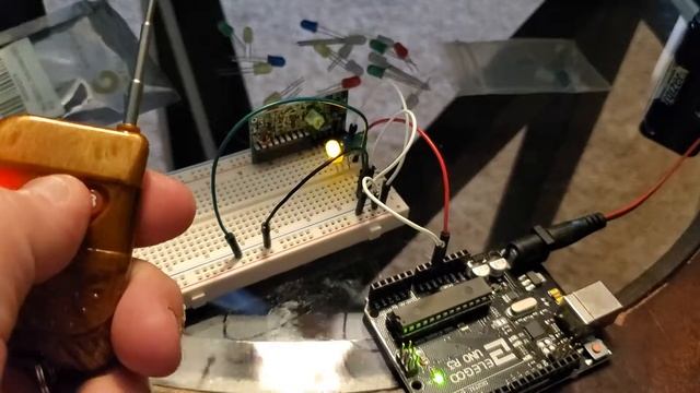 Testing 4 Channel IC 2262/2272 RF Transmitter/Receiver смотреть онлайн
